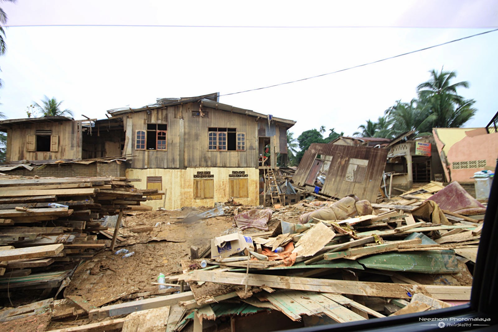 Gambargambar kesan Banjir di Kampung Manjor, Kuala Krai Unikversiti
