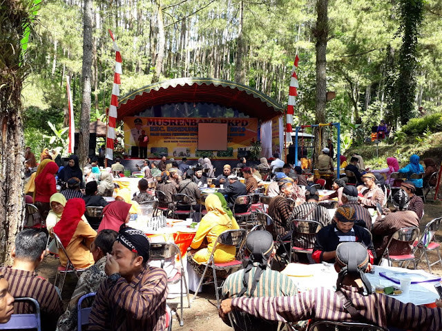 Unik Musrenbangcam Bendungan Digelar di Alam Terbuka dengan Aksen Tempo Dulu