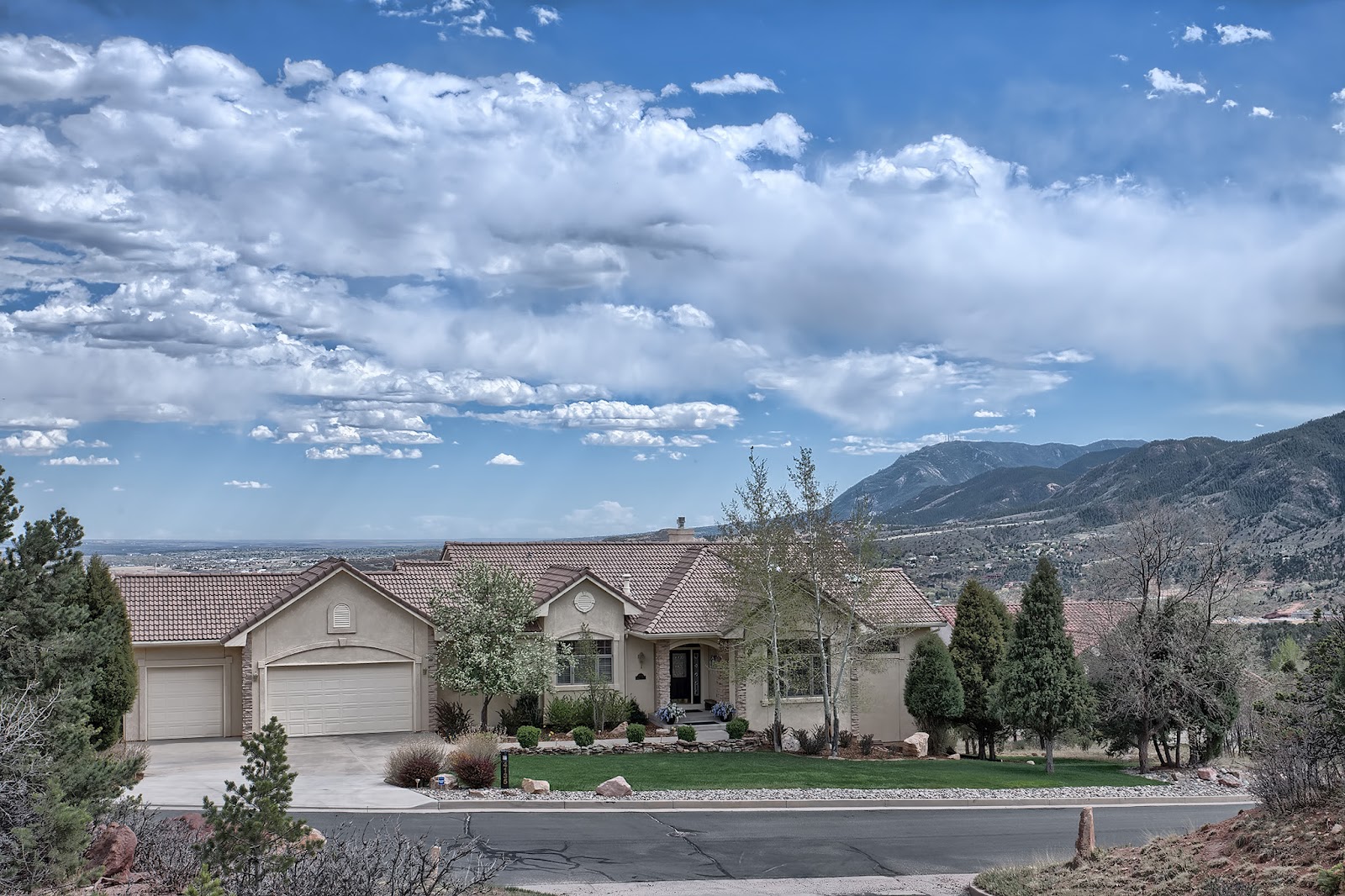 Home For Sale in Colorado Springs