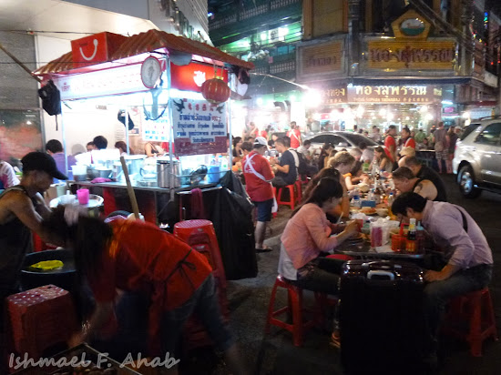 Street diners on Yaowarat Road, Bangkok Chinatown
