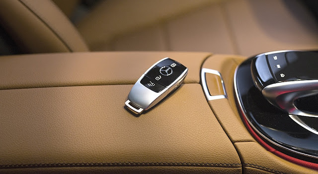 Chìa khóa Mercedes E250 2019 được thiết kế thời trang với nhiều tiện ích