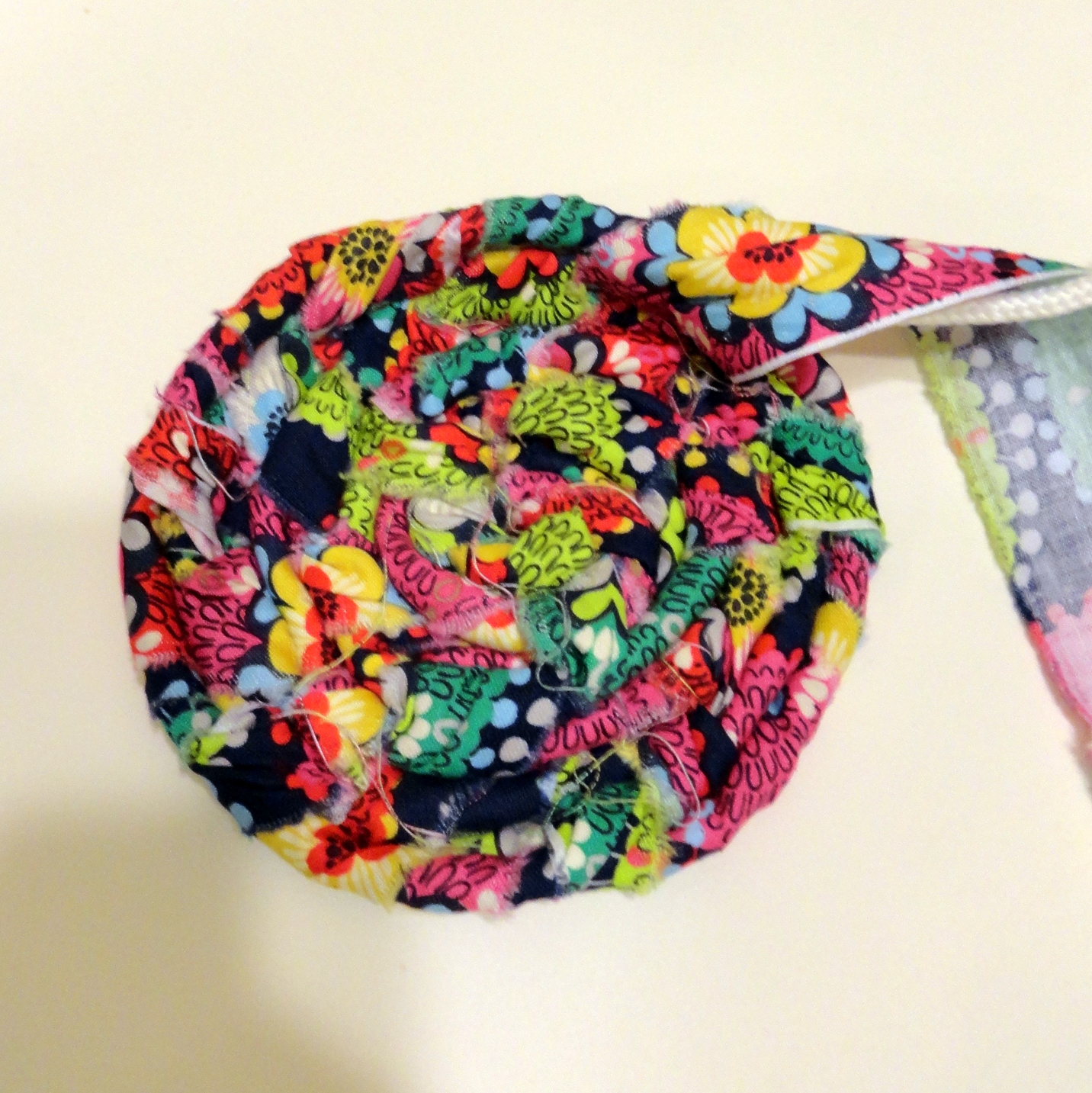 Woven clothesline scrap fabric basket tutorial