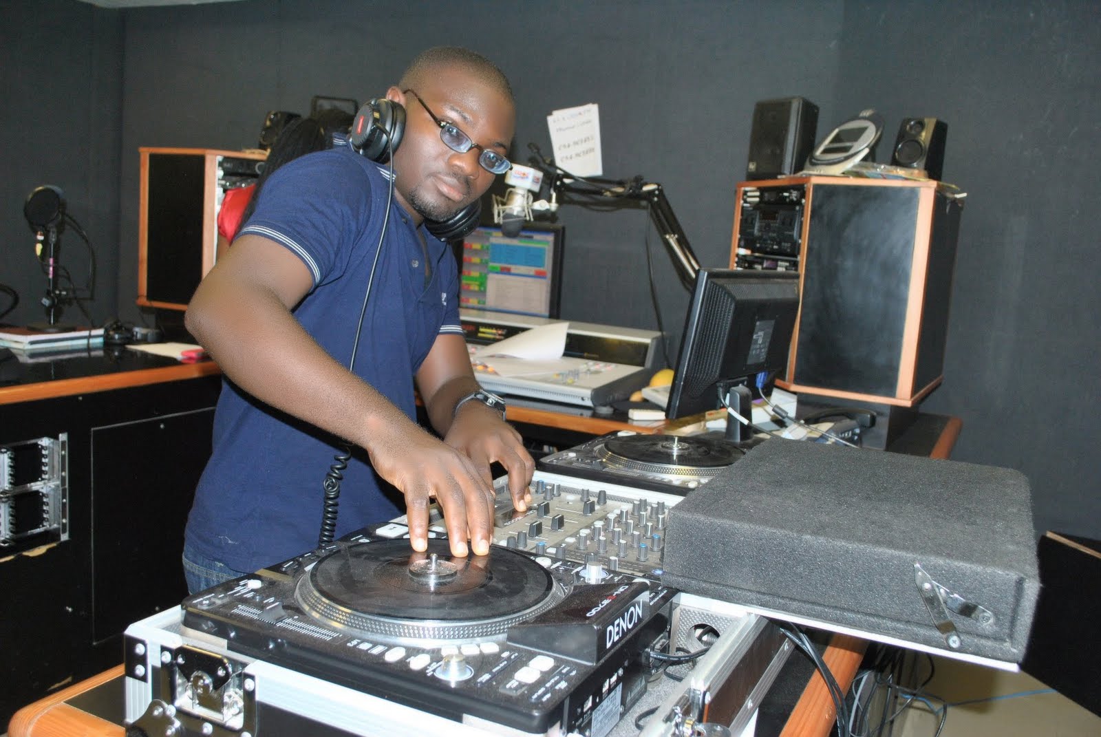 DJ Smart Don of Wazobia fm presenting Stand Up Port Harcourt TALK MUSIC.tk