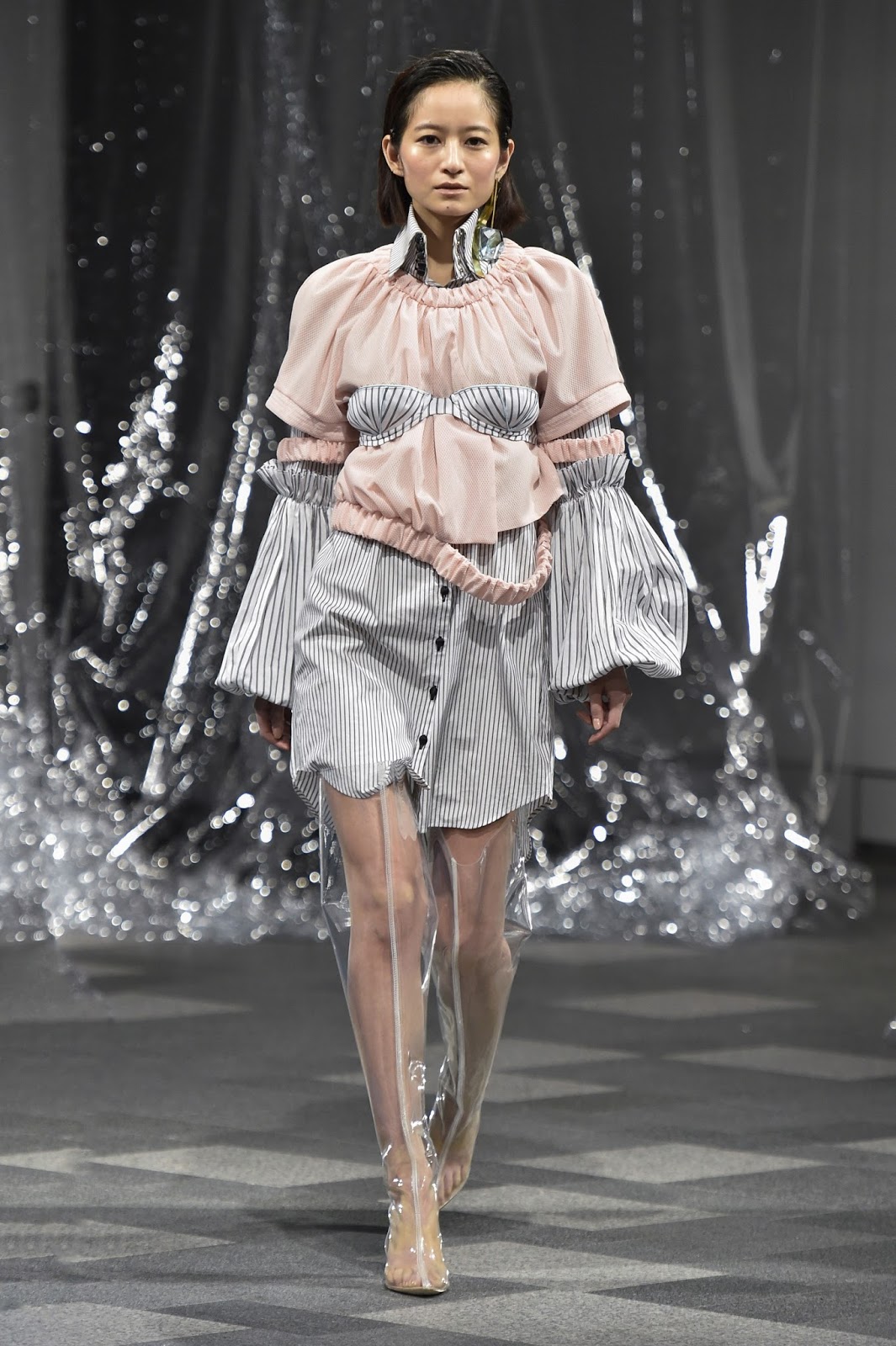 Cutting Edge on the Runway: AKIKOAOKI