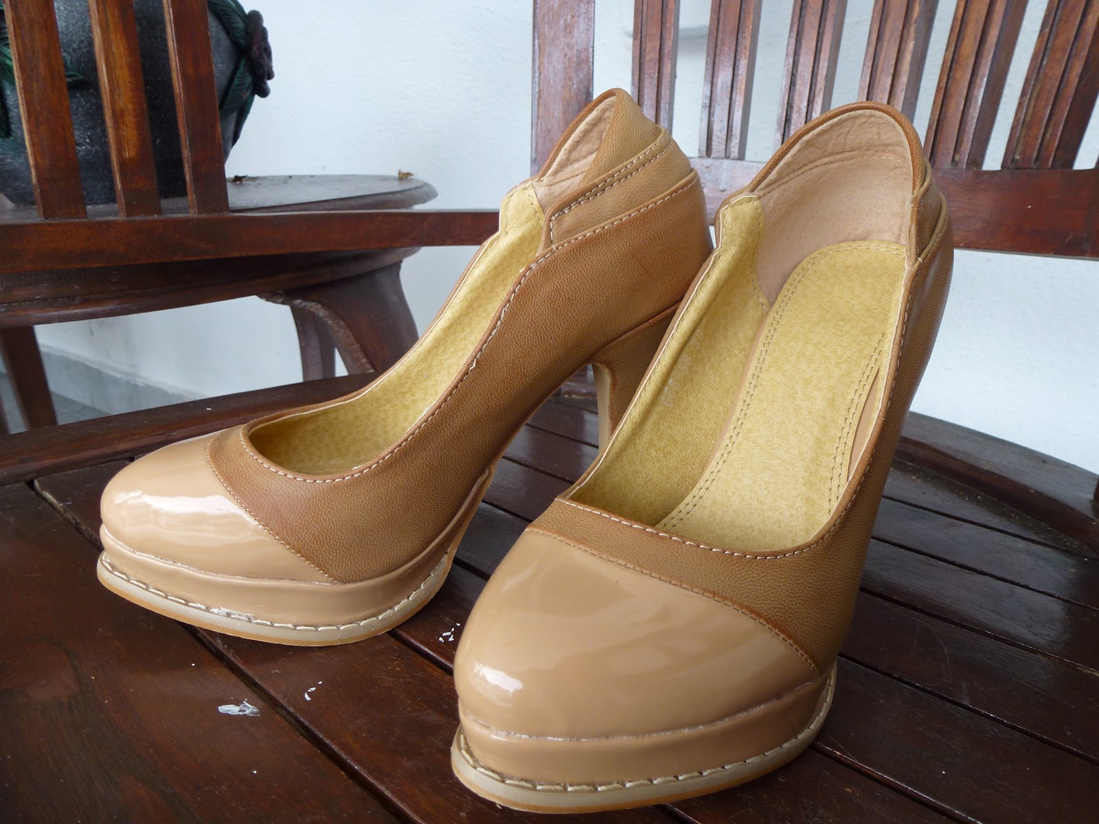 camel toe pumps