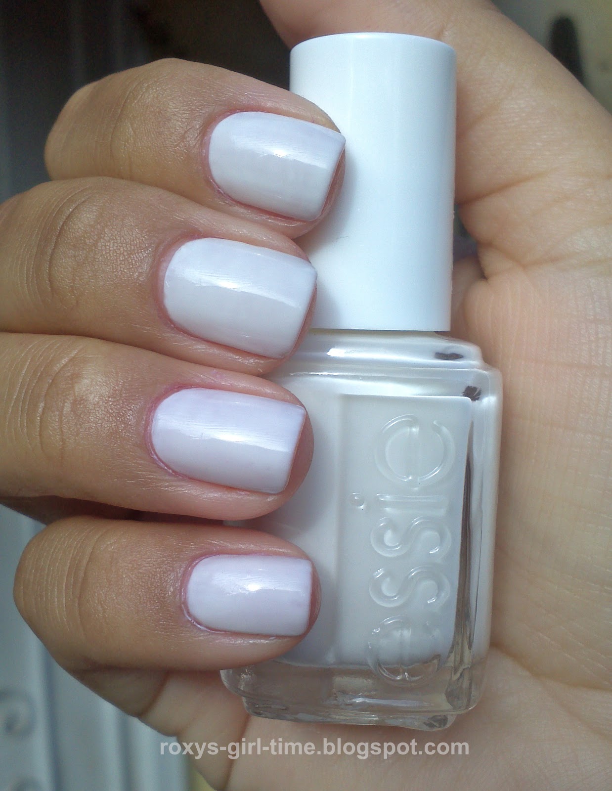 Roxy's Girl Time NOTD Essie Marshmallow