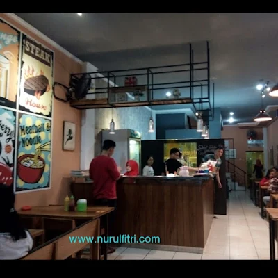 Suasana di Warung Badung