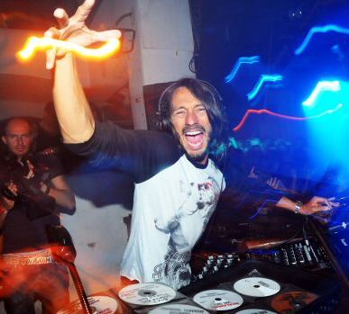 Bob Sinclar Foto de Bob Sinclar de DJ en una fiesta