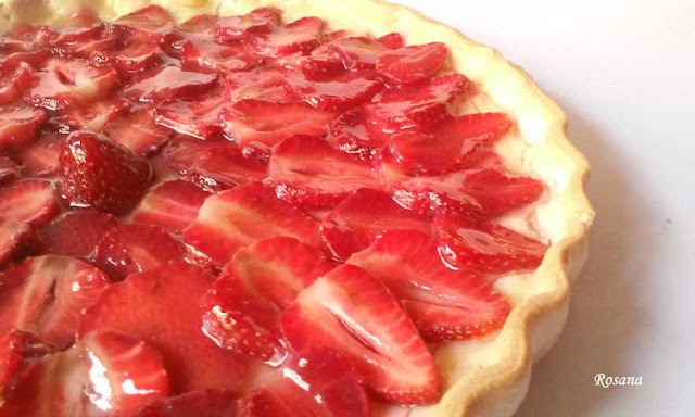 tarta de fresas con hojaldre y crema pastelera