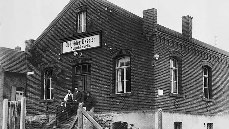 Первая компания братьев Gebrüder Dassler. Adidas история компании