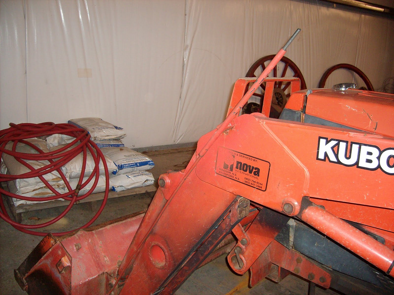 Bobs Shop Homemade loader bucket level gauge