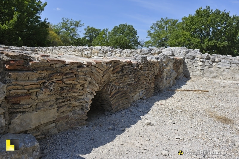 construction romaine oppidum aix photo Pascal Blachier
