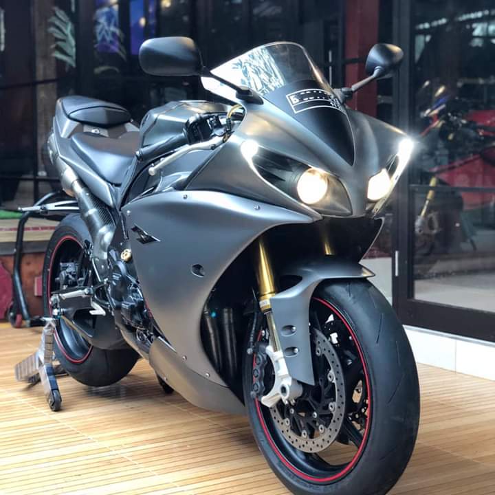 Yamaha r1 1000cc