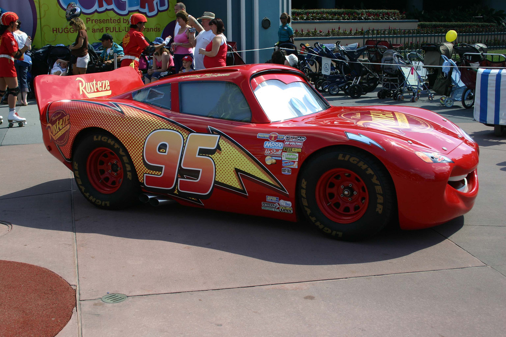Lightning McQueen - Disney Stars and Motor Cars Parade