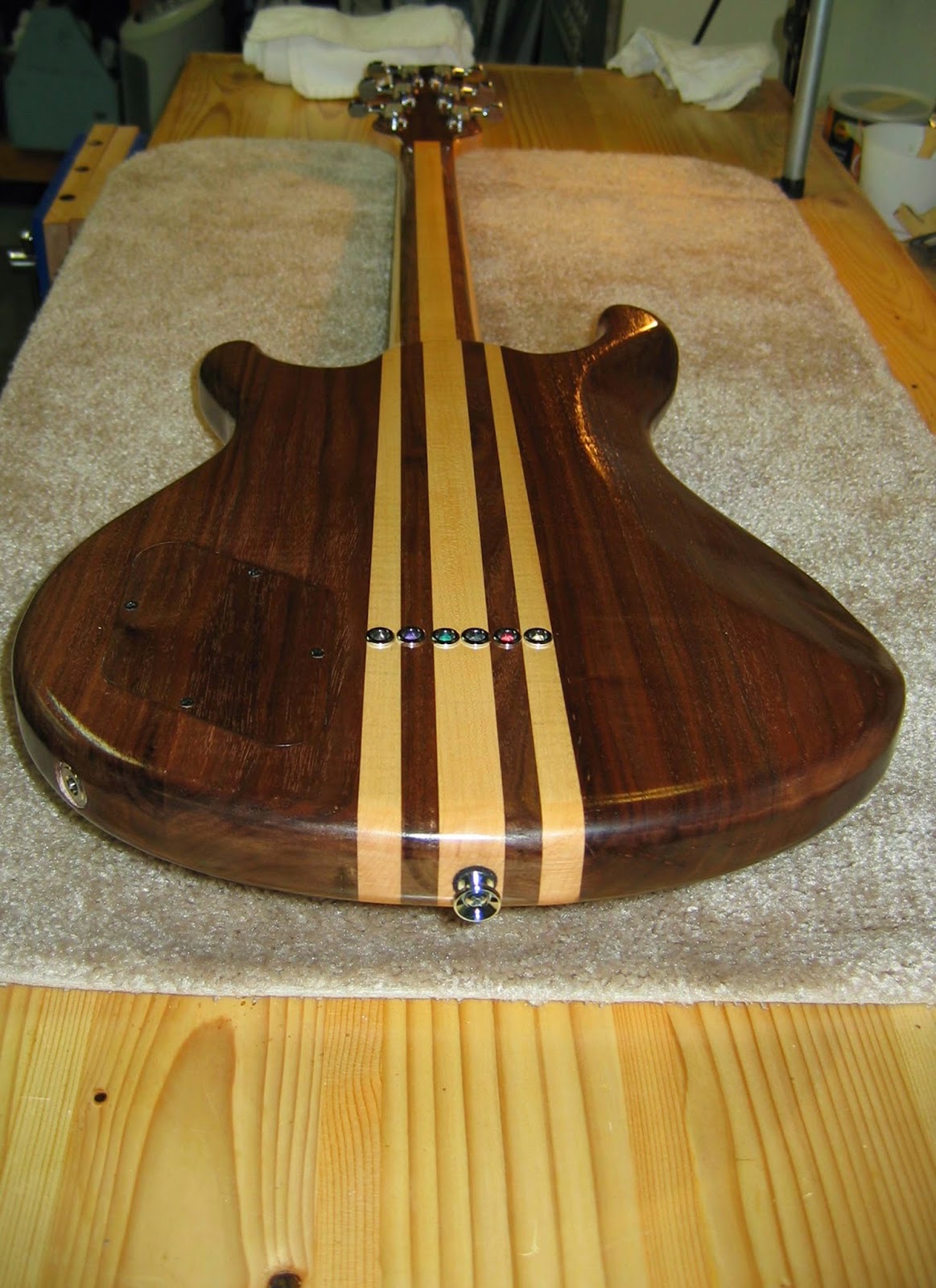 DIY Guitar Therapy Scratch Guitar Build "Walnut II"