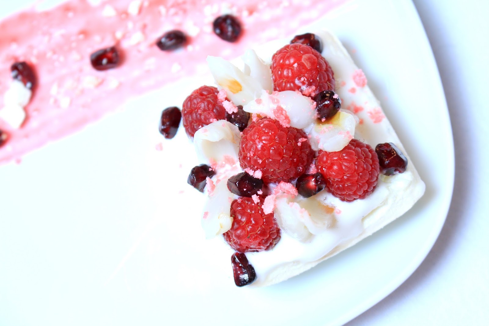 Pavlova Grenade Litchi