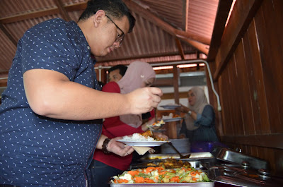 Jelajah Kuliner Melaka Bersama Gaya Travel & MoTaC Malaysia #ICYDKMelaka, Karnival Citrarasa Homestay Malaysia 2016, Gaya Travel, Gaya Travel Magazine, Catatan Traveler Chaycya, traveling, Malacca, Melaka, bacpacker, kuliner, Jelajah, motac malaysia, malaysia truly asia, unesco world heritage, kampung alai, alai, onde-onde, kue melaka, melaka river cruise, sunset, the nyonya suan restaurant, old place, chahaya simanjuntak,