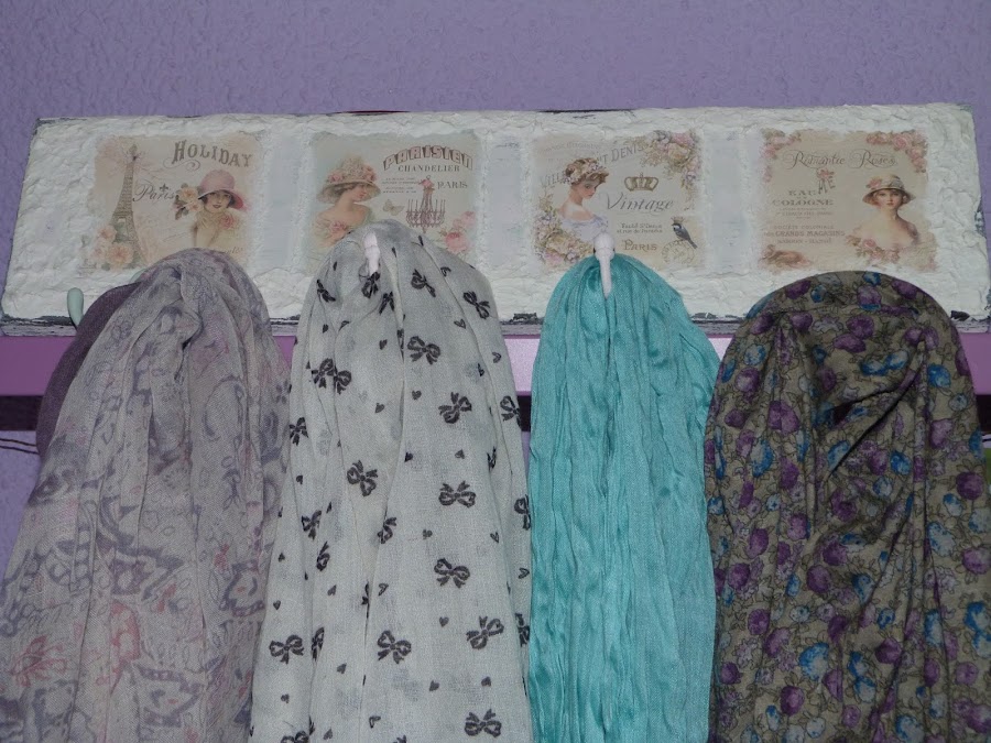 isabelvintage-vintage-perchero-tabla-madera-papel scrap