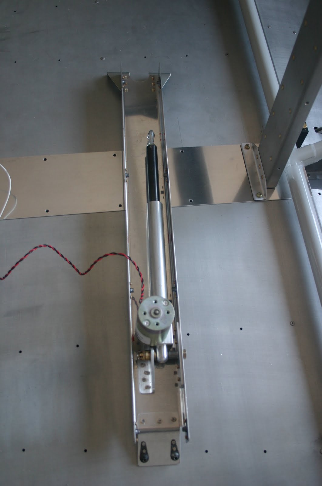 From the Maplewoods Steve's RV7 project Flap actuator