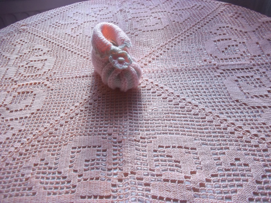 Naliya Şiş örgüsü bebek patiği modeli