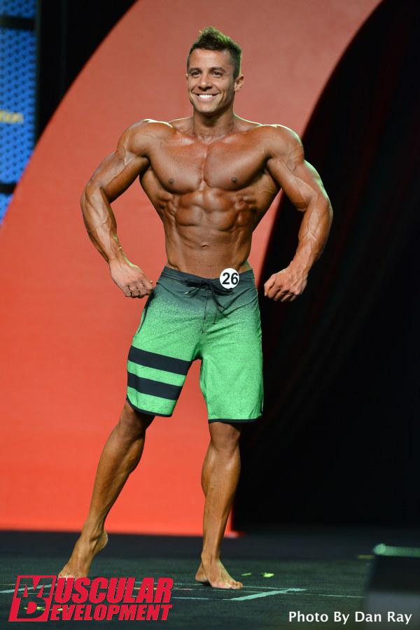 Diogo Montenegro se apresenta no palco do Mr. Olympia 2015. Foto: Dan Ray