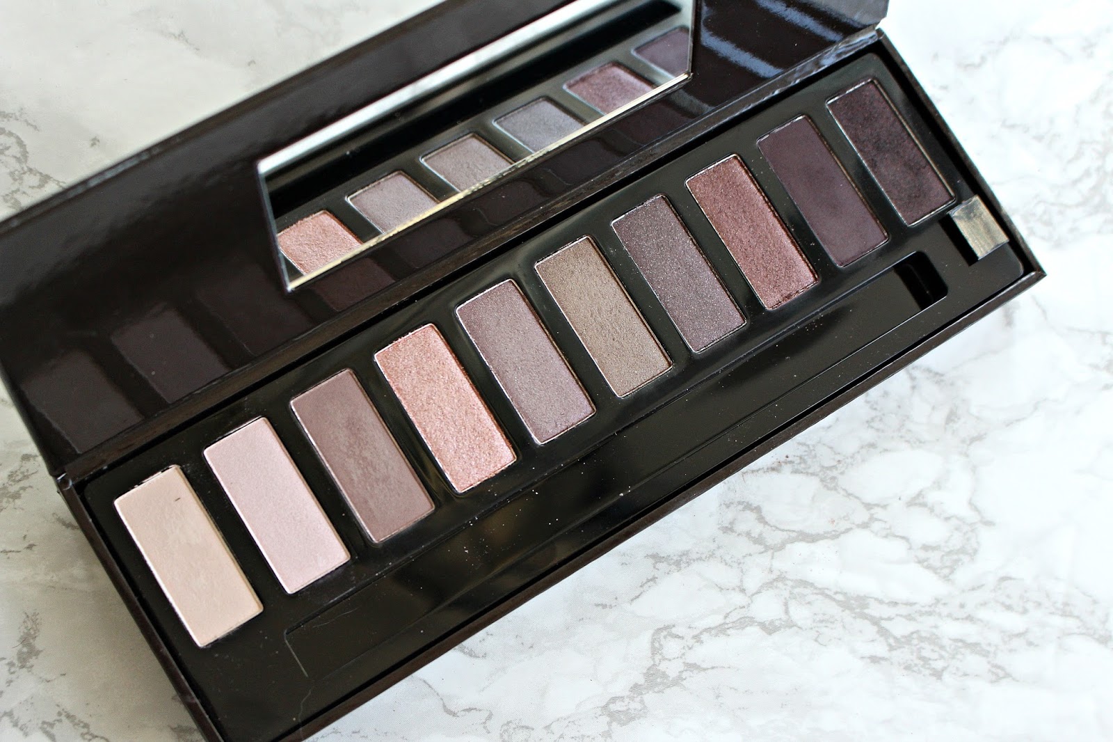 Samantha Jane Clarins 'The Essentials' Eyeshadow Palette Swatches and Review