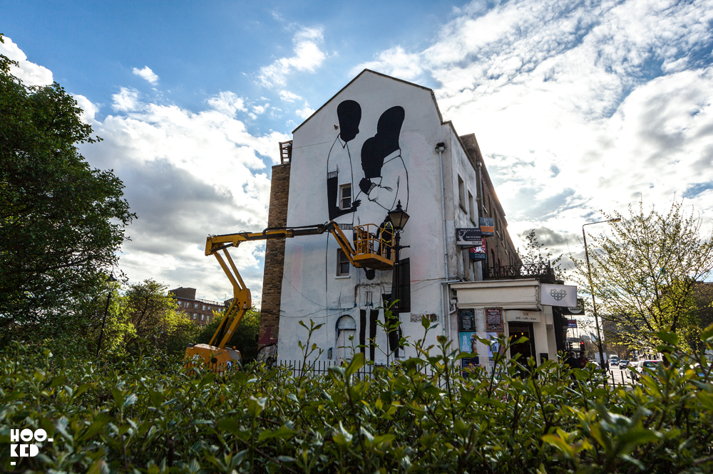 São Paulo street artist Alex Senna Paints Huge London Mural