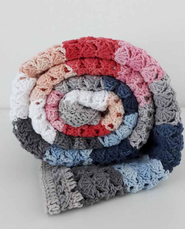 Sea shell blanket, denim soft. Crochet pattern by Happy in Red Sea shell blanket, denim soft. Crochet pattern by Happy in Red
