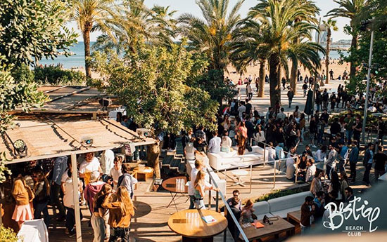 Los 5 Mejores Clubs de Playa en Barcelona