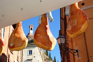 Salumi stagionati e tartufo marzolino si gustano a Brisighella Salumi stagionati e tartufo marzolino si gustano a Brisighella