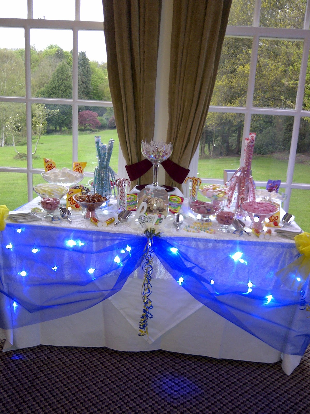 to Party Buds' Balloon World! Professional Balloon Decorators