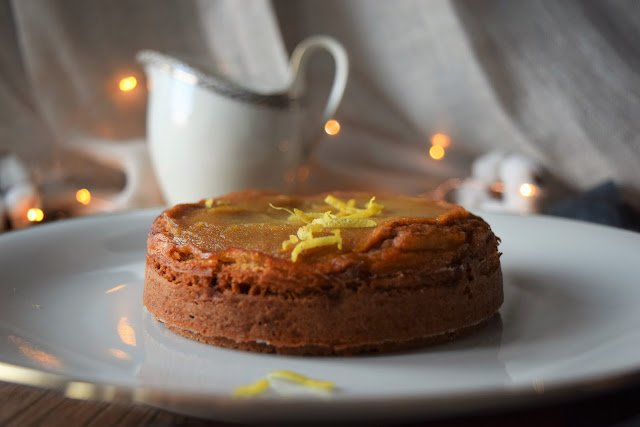 mini-cake al limone e fava tonka, con composta di mela e cannella