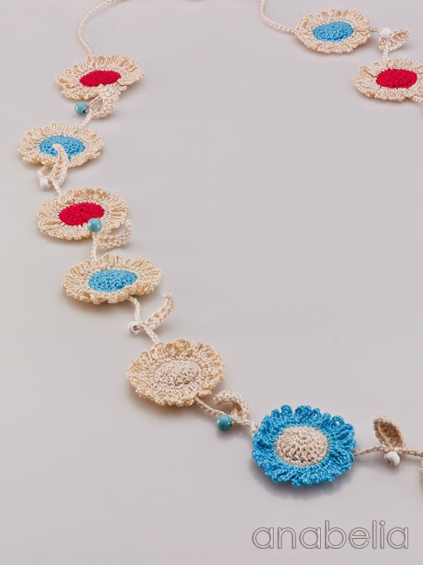 Sunflowers-crochet-necklace-Anabelia