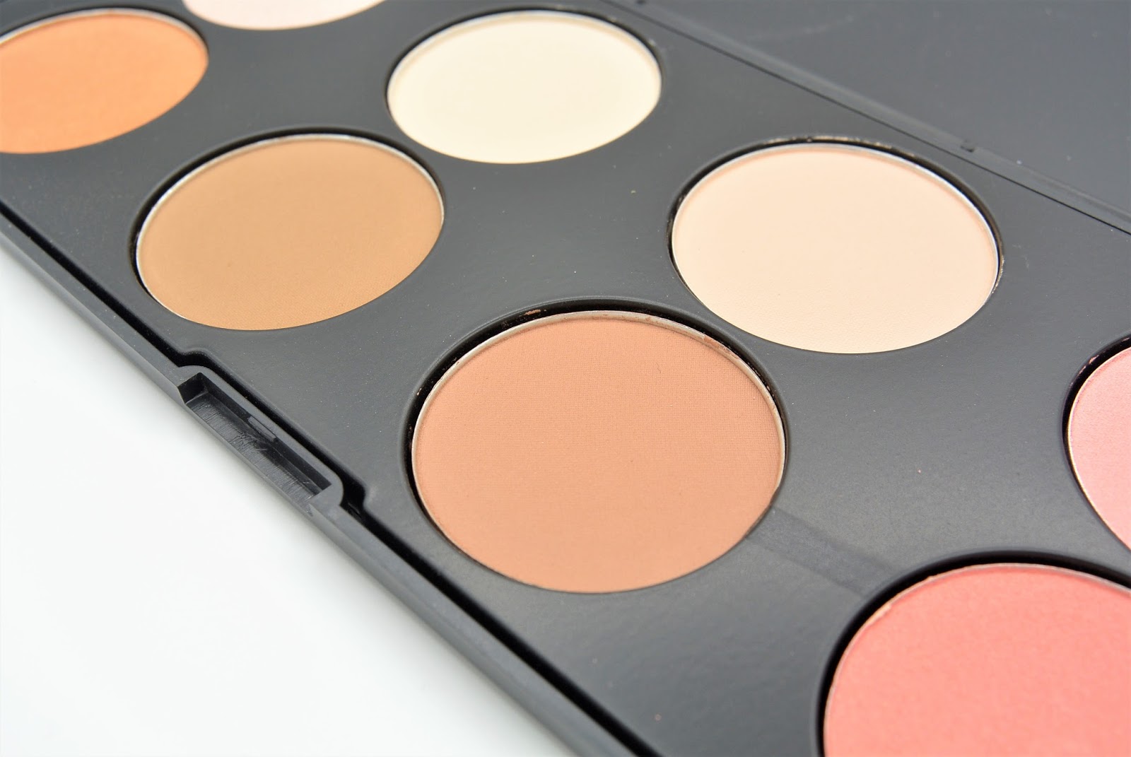 Max&More highlight foundation contour blush palette (Action