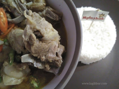 tengkleng warung nglathak tengah kota jogja