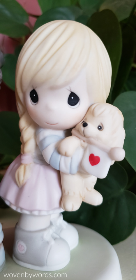 Woven By Words Precious Moments Collectors Club Donation To The SPCA precious-moments-by-enesco-2000-online-www-simpleplanning