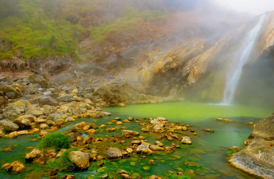 Aik Kalak, kolam sumber air panas, lokasi: berjalan hanya beberapa meter sebelah Danau Segara Anak Gunung Rinjani Aik Kalak, kolam sumber air panas, lokasi: berjalan hanya beberapa meter sebelah Danau Segara Anak Gunung Rinjani