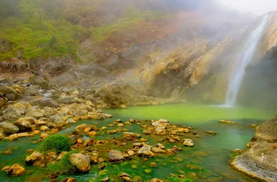 Aik Kalak, kolam sumber air panas, lokasi: berjalan hanya beberapa meter sebelah Danau Segara  Anak Gunung Rinjani