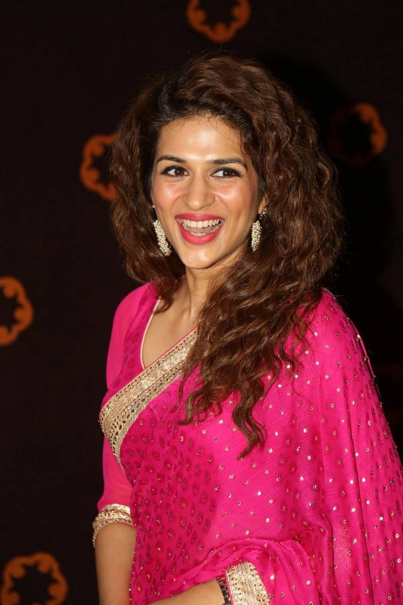 South Indian Actresses Latest Cute Pictures Actress Shraddha Das Stills In Pink Saree At 