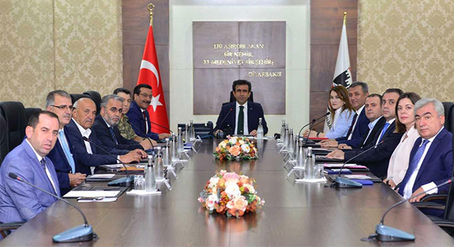 Diyarbakır Valisi biz anayoluyuz projesi toplantısına başkanlık etti Diyarbakır Valisi biz anayoluyuz projesi toplantısına başkanlık etti