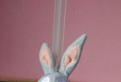 Mini pelúcia de pernalonga bebe de fraldas - Looney Tunes Warner Bros - total com orelhas 14cm de altura   R$ 15,00