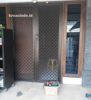 Penggantian Kawat Nyamuk Pintu Expanda Bu Vinny Kelapa Gading Jakarta Utara