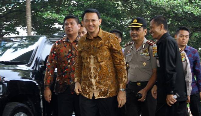 Sumber Waras 'Bebas Korupsi', Ahok Sebut "Terimakasih KPK" 573153d3ea300 ahok diperiksa kpk terkait dugaan suap raperda reklamasi 663 382