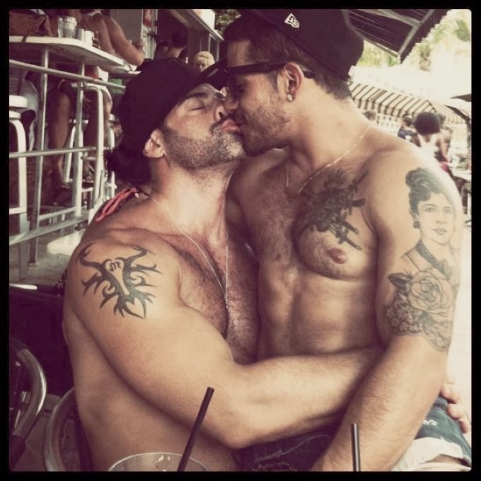 Photo Hot Males Kissing Page Lpsg