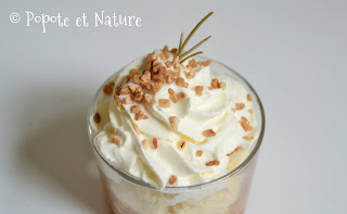 Verrines aux abricots poêlés au miel et au romarin, brioche maison et chantilly © Popote et Nature Verrines aux abricots poêlés au miel et au romarin, brioche maison et chantilly