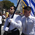   [Ελλάδα]H  θέληση ..ξεπερνά κάθε εμπόδιο ...Ο τυφλός  σημαιοφόρος που χειροκροτήθηκε στην παρέλαση..