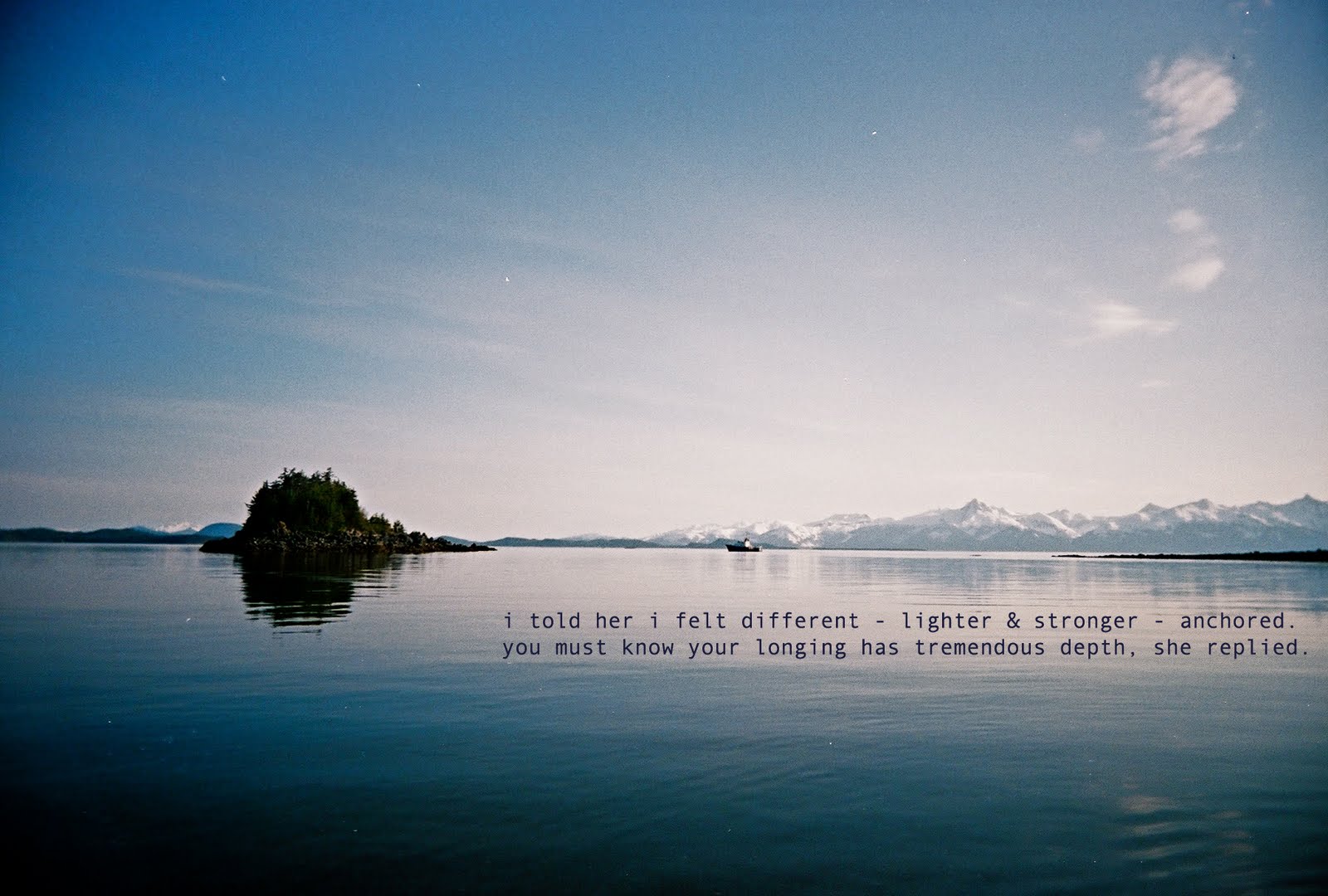 Longing comment. закат на обрыве. рука на фоне солнца. на краю пропасти. девушка на краю.