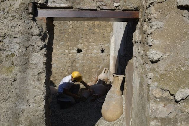 Cretan Wine Amphorae discovered at Pompeii Cretan Wine Amphorae discovered at Pompeii