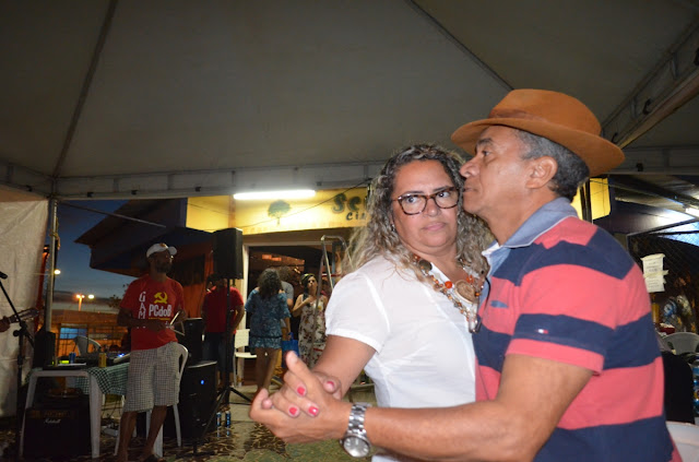 O espaço Semente virou uma "Sala de Reboco" com todo mundo forrozando Foto Joaquim Dantas/Blog do Arretadinho