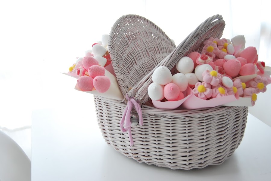 Cesta de chuches dulce para celebraciones